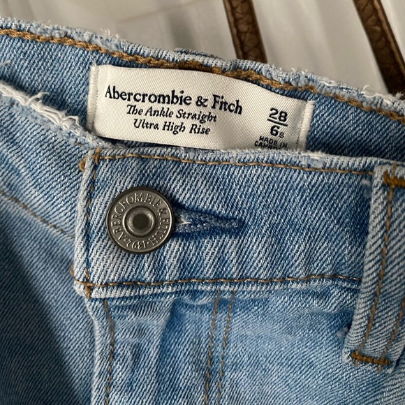 Abercrombie Ankle Straight Ultra High-Rise Jeans - Picture 4 of 4